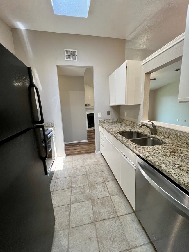 Building Photo - 759 Meadowcreek Ct