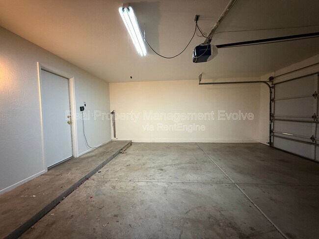 Building Photo - 16838 S 20th Pl