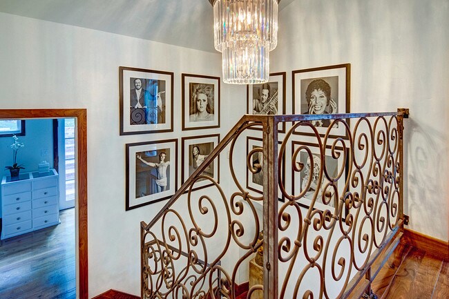 Building Photo - 1531 Marmont Ave