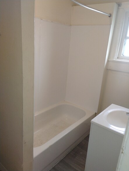 Building Photo - 320 Percy St