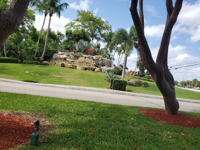 Building Photo - 10875 Lake Front Pl