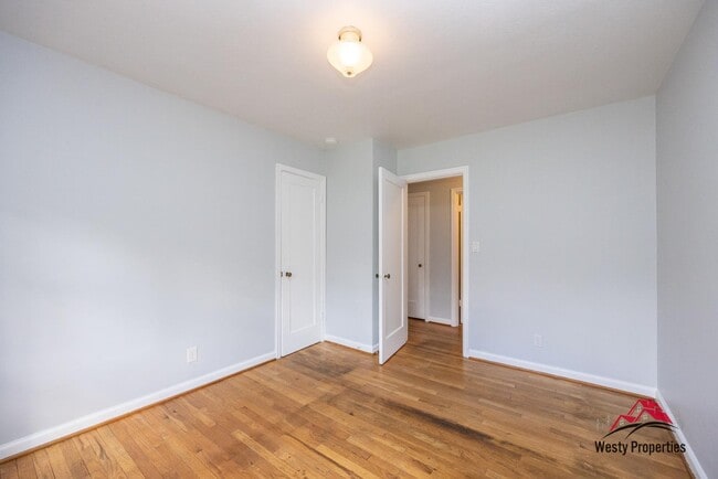 Building Photo - 1811 SE Salmon St