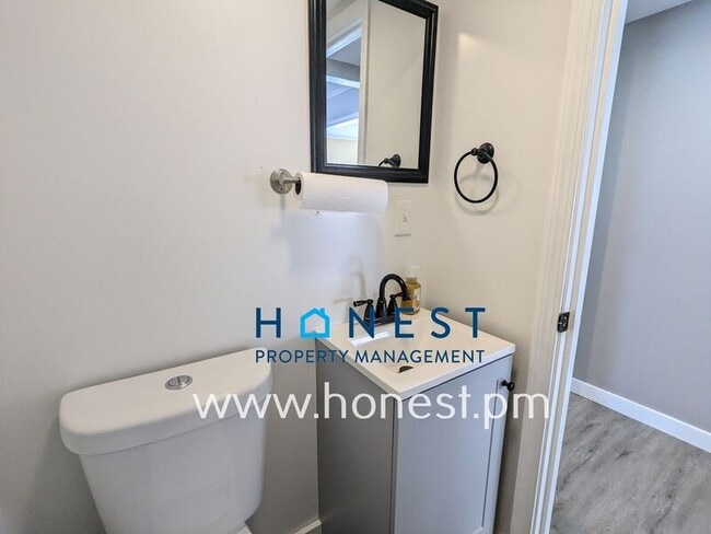 Building Photo - 162 College Ave