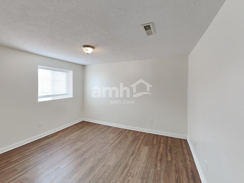 Building Photo - 2883 2415 N