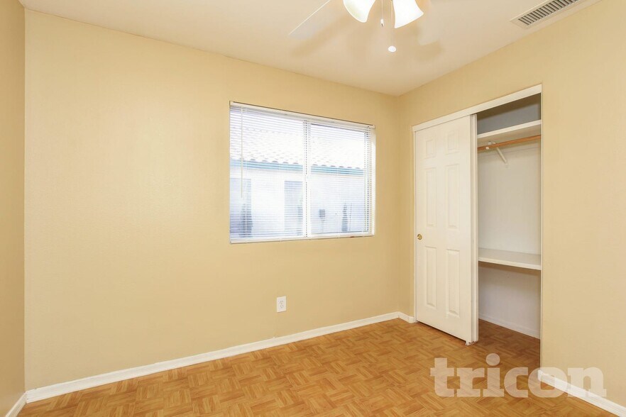 Building Photo - 4127 W Solar Dr