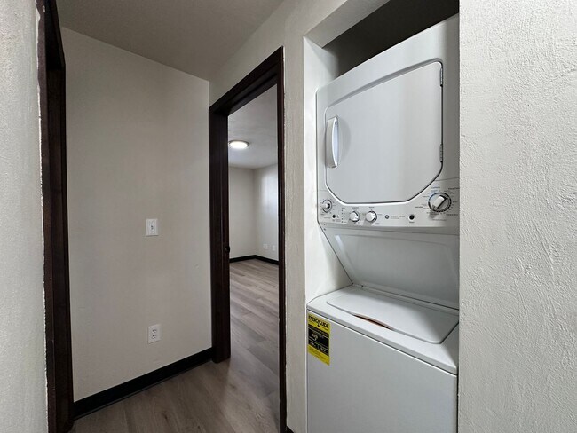 Building Photo - Noble Estates |||