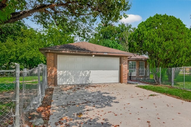 Primary Photo - 5800 E Rd