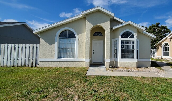 Building Photo - 2370 Harbor Town Dr
