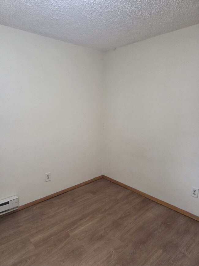 Building Photo - 702 Midland Ave