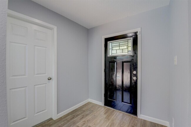 Building Photo - 4535 Turf Valley Dr
