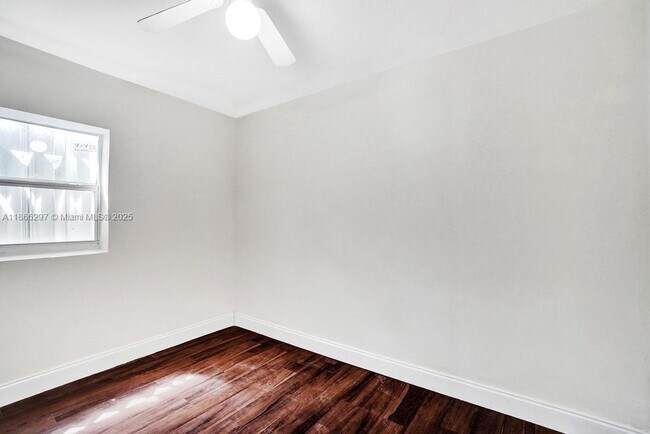 Building Photo - 3505 SW 12th Ct