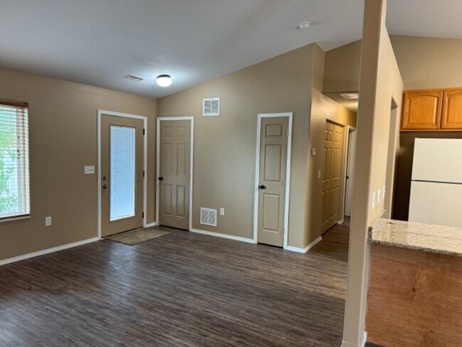 Building Photo - KU1-Broadway Duplex 1