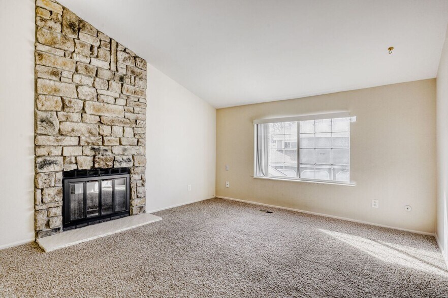 Building Photo - 8466 Everett Way