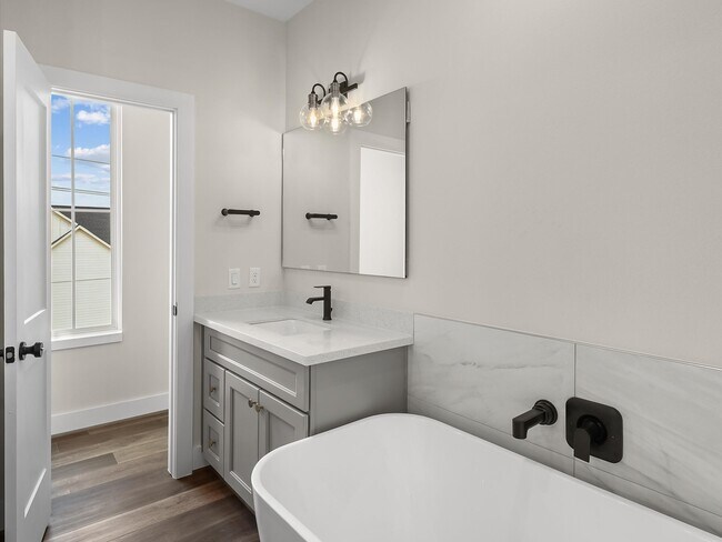 Building Photo - 3903 Pinemont Dr