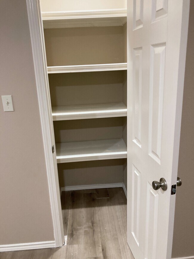 Building Photo - 2113 W Barcelona Ave