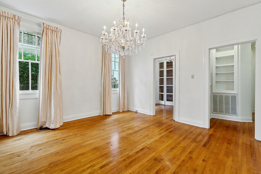 Building Photo - 1617 Soniat St