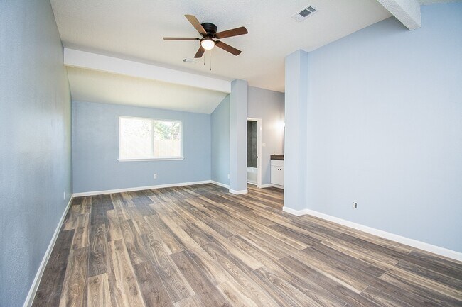Building Photo - 16419 N Bend Dr