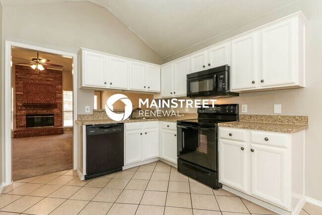 Building Photo - 3 Bedroom Pet-Friendly Home in Fort Worth, TX with Main Street Renewal
