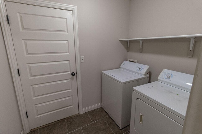 Building Photo - 4614 Dehaven Dr