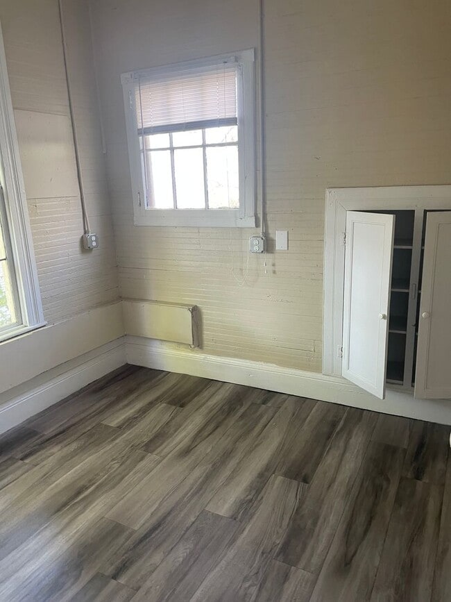 Building Photo - Charming Subdivided Victorian Home