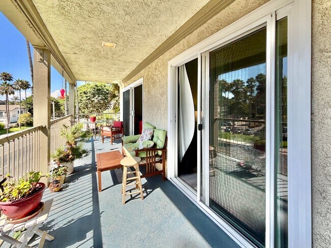 Building Photo - 2 Bedroom + 2 Bathroom Condo | Surfside III | Port Hueneme | Furnished