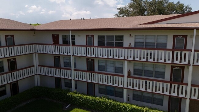 Building Photo - 328 Brighton E