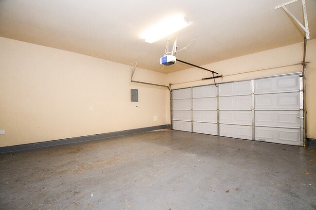 Building Photo - 5215 Brinkman Ct