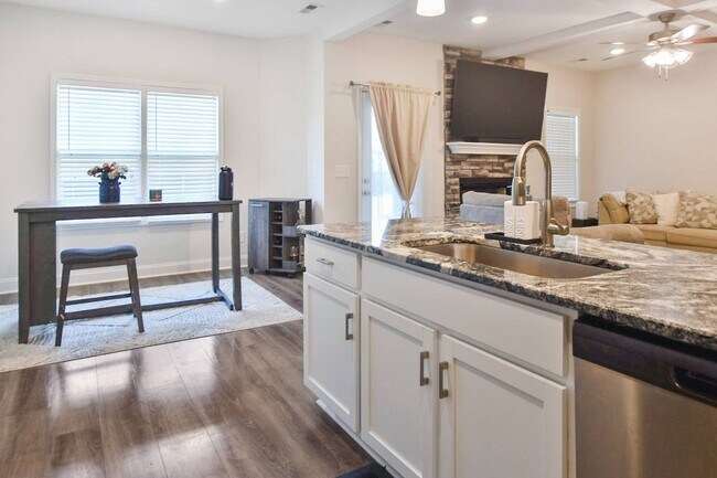 Building Photo - 1462 Citadel Dr