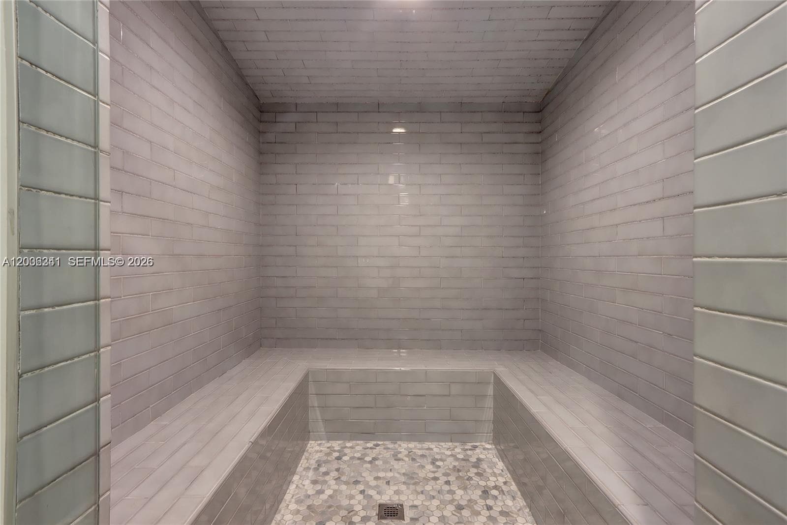 Building Photo - 10 SW South River Dr