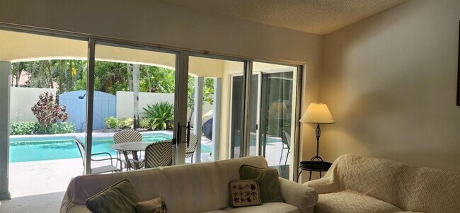 Building Photo - 2284 Las Casitas Dr
