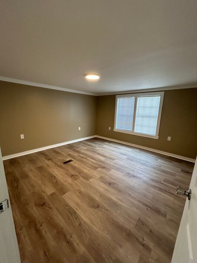 Building Photo - Spacious 3-Bedroom, 2-Bath Mobile Home on 1 Acre – Pet-Friendly and Perfect for Outdoor Living!