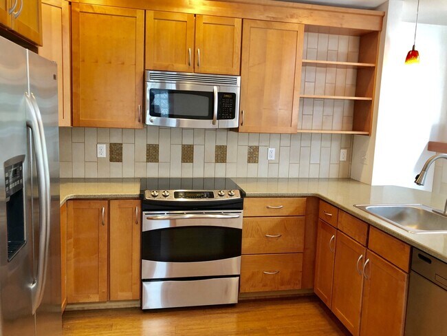 Building Photo - Bellevue Apartment