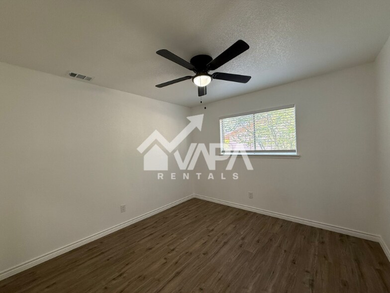 Building Photo - 6726 Alan Hale Dr