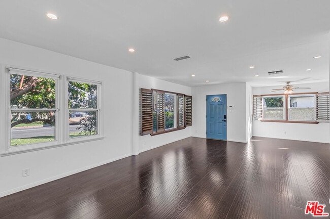 Building Photo - 6701 Blewett Ave