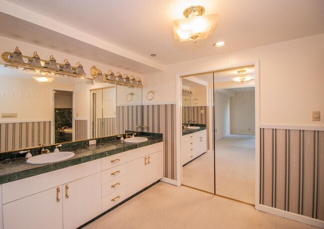 Building Photo - 101 Lombard St