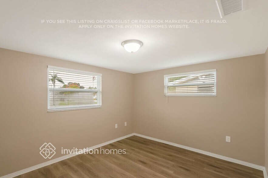 Building Photo - 5135 Kiwi Dr