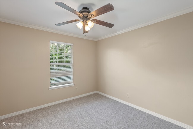 Building Photo - 10142 Carlsbad Dr
