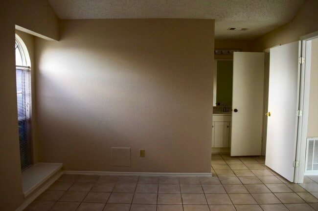 Building Photo - 15511 Scenic Haven Dr