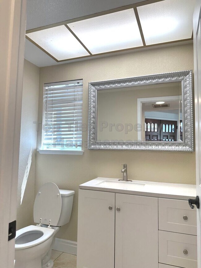 Building Photo - Beautiful 3 Bed / 2.5 Bath / 2,211 Sqft Sa...