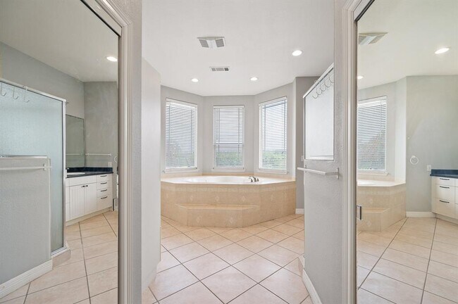Building Photo - 13819 Lakeview Meadow Dr