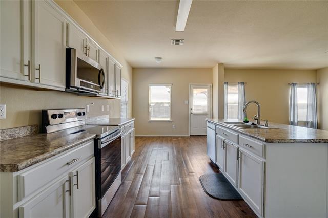 Building Photo - 301 Plum Dr