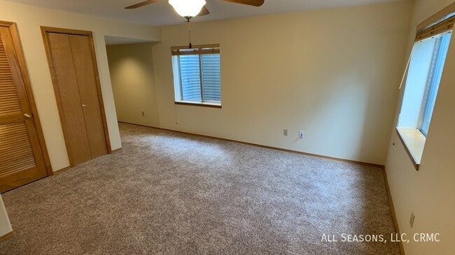 Building Photo - 1334 S Canoe Creek Dr