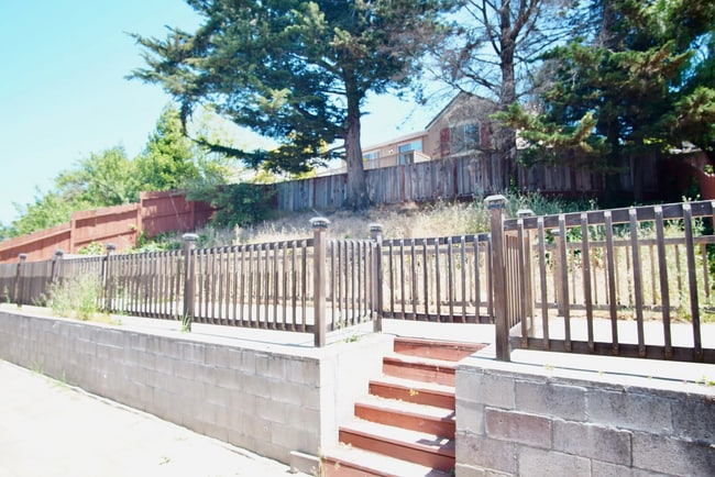 Building Photo - 18420 Crest Ave