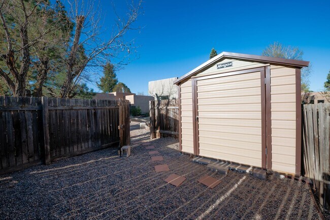 Building Photo - Absolute Gem in Pueblo Alegre (Camino De Chelly)