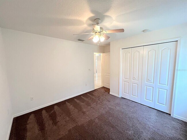 Building Photo - 106 Point of Woods Dr