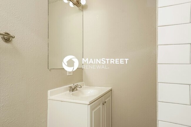Building Photo - 3 Bedroom Pet-Friendly Home in SARASOTA, FL with Main Street Renewal