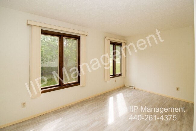Building Photo - 10247 Danvers Dr