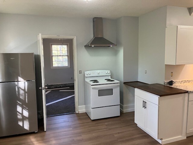 Building Photo - 353 Windham Rd