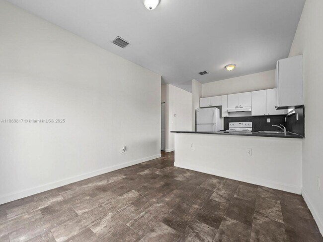 Building Photo - 1514 NW 5th Ave