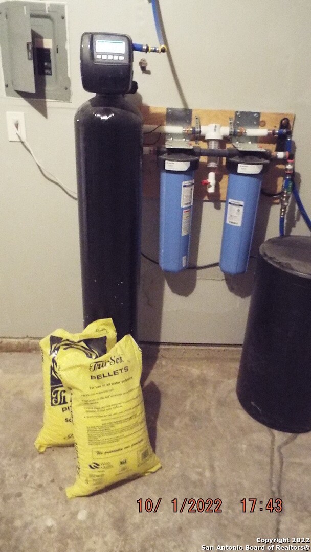 Building Photo - 8032 Laurel Bend